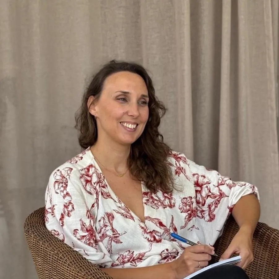 Léna Pronost, sophrologue diplômée, dans son espace de consultation